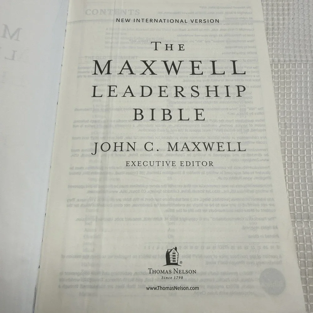 NIV Maxwell Leadership Bible 2018‎ Brown Bonded Leather 7185BRG Nelson
